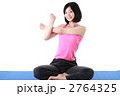 ストレッチする女性