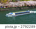 アクアライナーと桜並木