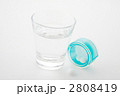 薬とグラス
