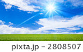 草原と青空と太陽
