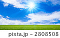 草原と青空と太陽