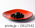 黒豆煮豆　赤い器