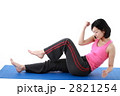筋トレする女性