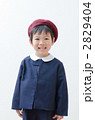 制服を着た幼稚園児の男の子