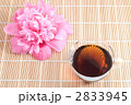 ウーロン茶と芍薬の花