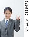 制服を着た中学生