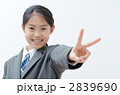 制服を着た中学生