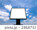 コンピューターのモニターと空・白画面
