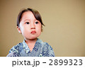 ゆかた姿の3才児