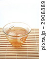 竹製ランチョンマットと麦茶