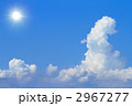 真夏の青空：入道雲と太陽