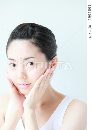 洗顔イメージ モデル:佐伯美沙 洗顔イメージ モデル:佐伯美沙