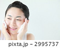 洗顔イメージ　モデル：佐伯美沙