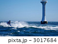 灯台とジェットスキー