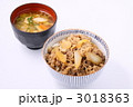 牛丼　どんぶり　味噌汁