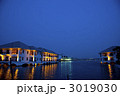 湖上のホテル夜景