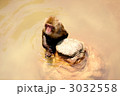 水浴び猿
