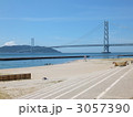 明石海峡大橋を望む海水浴場