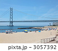明石海峡大橋を望む海水浴場