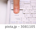 3081105