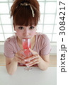 お酒を飲む可愛い美女