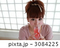 お酒を飲む可愛い美女