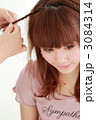 ヘアアレンジ中の可愛い美女