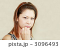 怒る女性