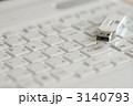 パソコンとUSBメモリ
