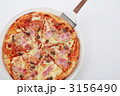 カットされたピザ