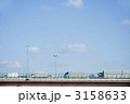 トラックの車列