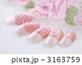 バラ柄とラインストーンのフレンチネイルチップ