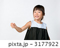 ジャンケンする女の子
