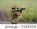 迫撃砲を構える兵士