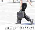 通勤途中のビジネスマン