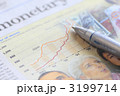 経済新聞とボールペン