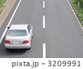 走り抜ける車１