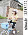 自転車に乗る女の子