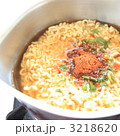 韓国のインスタントラーメンの調理シーン