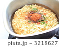 韓国のインスタントラーメンの調理シーン