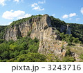 世界遺産「イヴァノヴォの岩窟教会群」の遠景（ブルガリア）