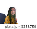 笑顔の小学生(白バック)