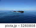 東シナ海　水平線　沖縄　凪　海　露出岩　慶良間諸島