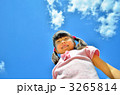 青空で笑う女の子