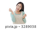 エプロンをした女性