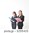 働く女性(オペレーター2名)