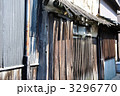 朽ちた軒先