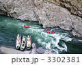 激流を下るラフテイング