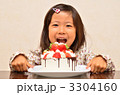 デコレーションケーキと女の子