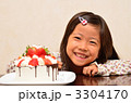 デコレーションケーキと女の子